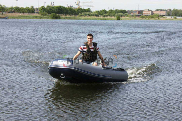 Лодка ПВХ ФЛАГМАН 300 НДНД серый/синий